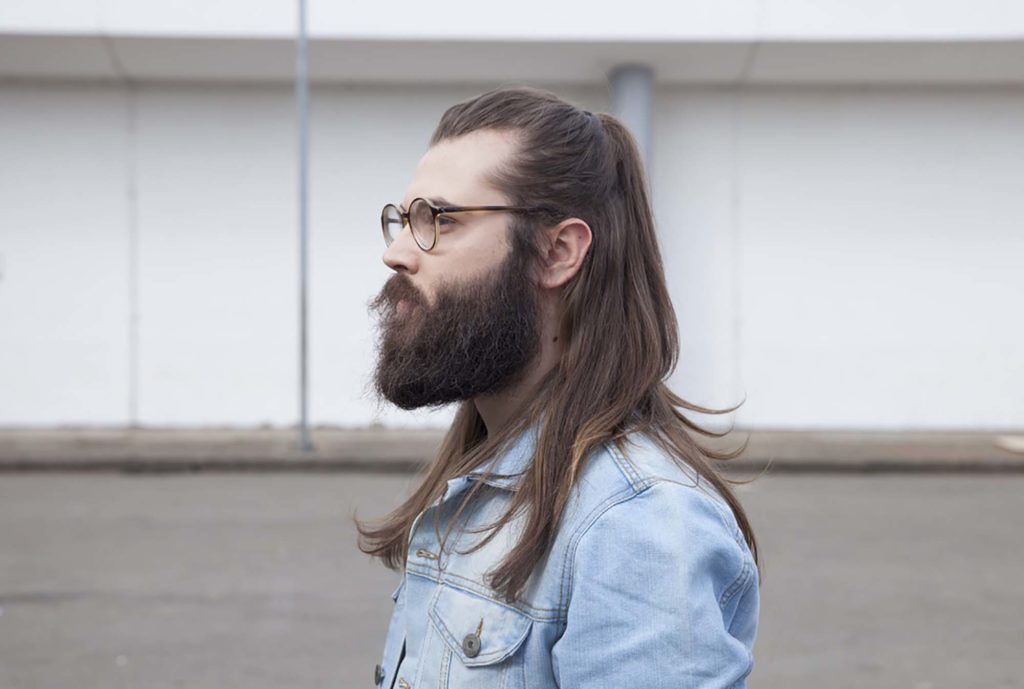 ผู้ชายผมยาว