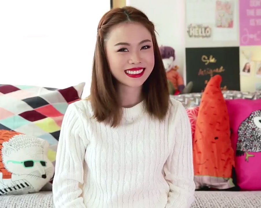 ผู้หญิง เอเชีย ผมประบ่า ยิ้ม ทำ ทรงผมเปียน้ำตก ออกงาน