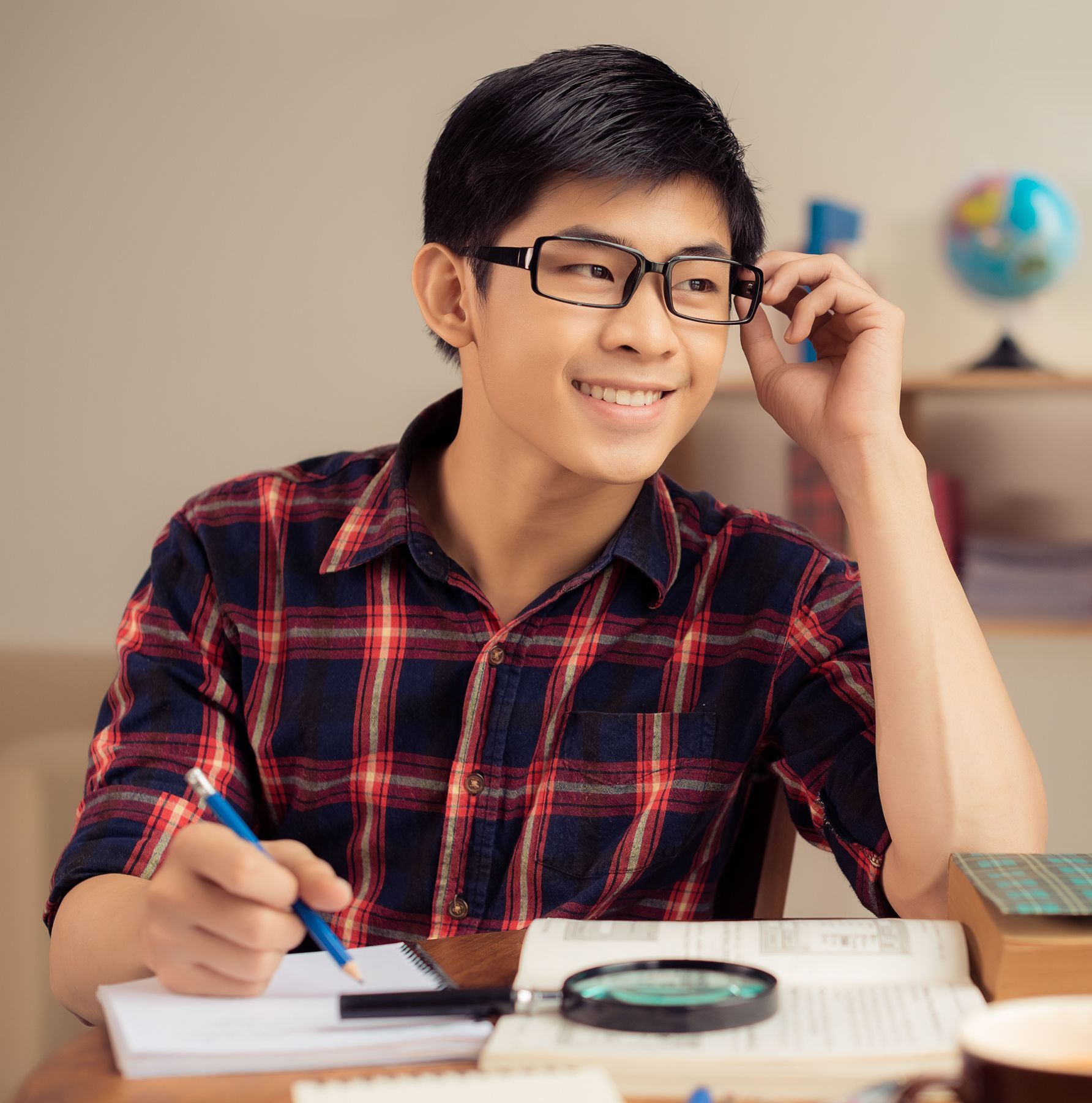 ทรงผมของหนุ่มคณะแพทย์ (Credit : Shutterstock)