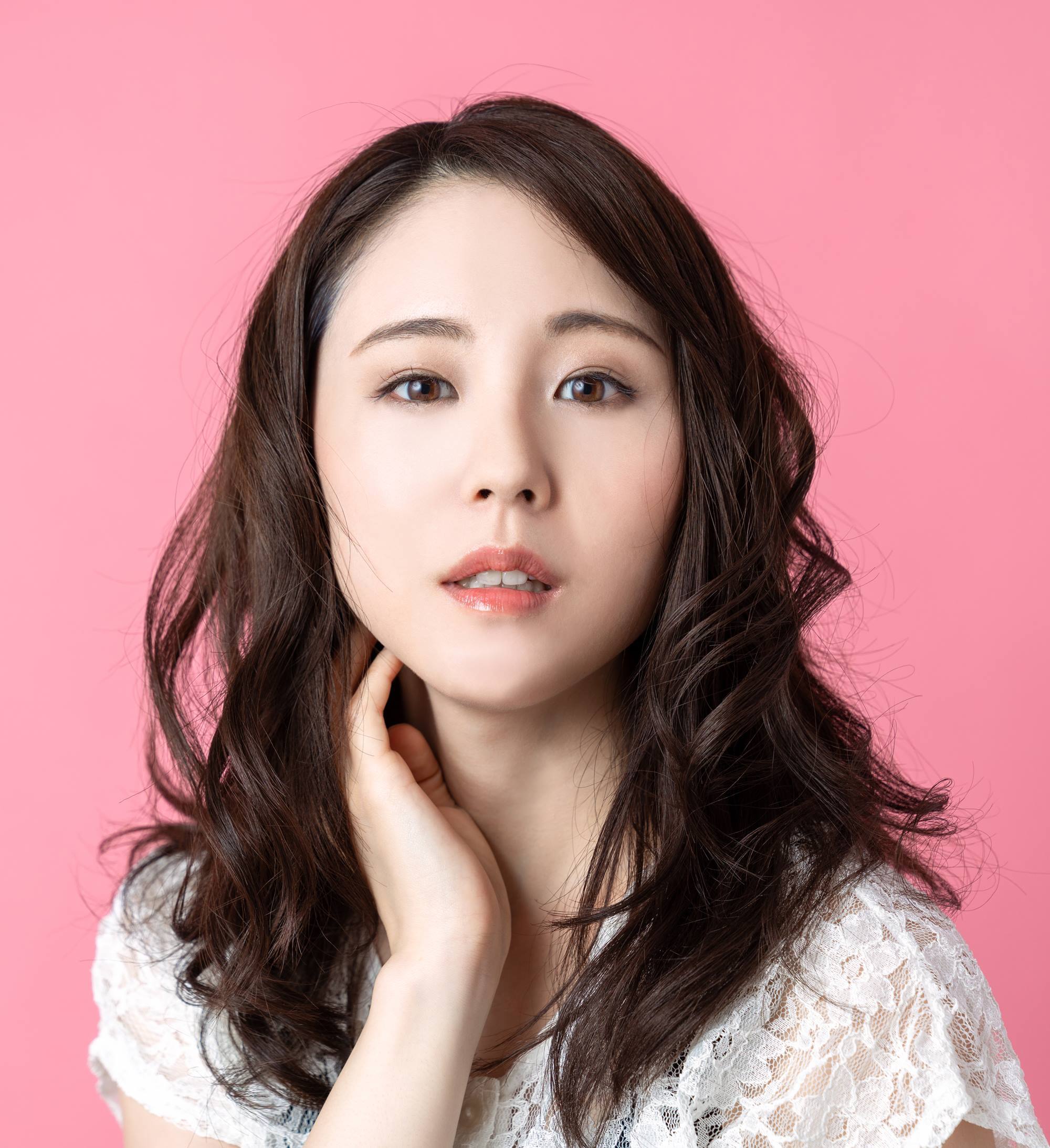 ทรงผมปล่อยยาว ดัดลอนแบบบีชเวฟ (Credit: Rex by Shutterstock)