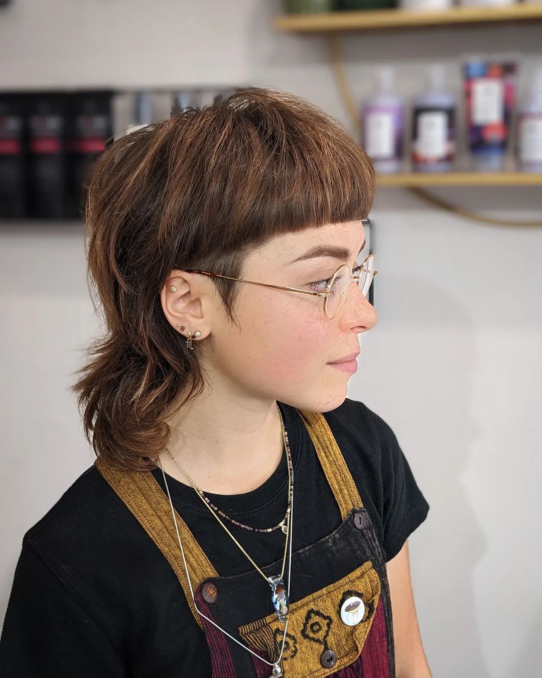 ผู้หญิงฝรั่งไว้ผมสั้น ทรงมัลเล็ต ทรงผมดัดปลาย