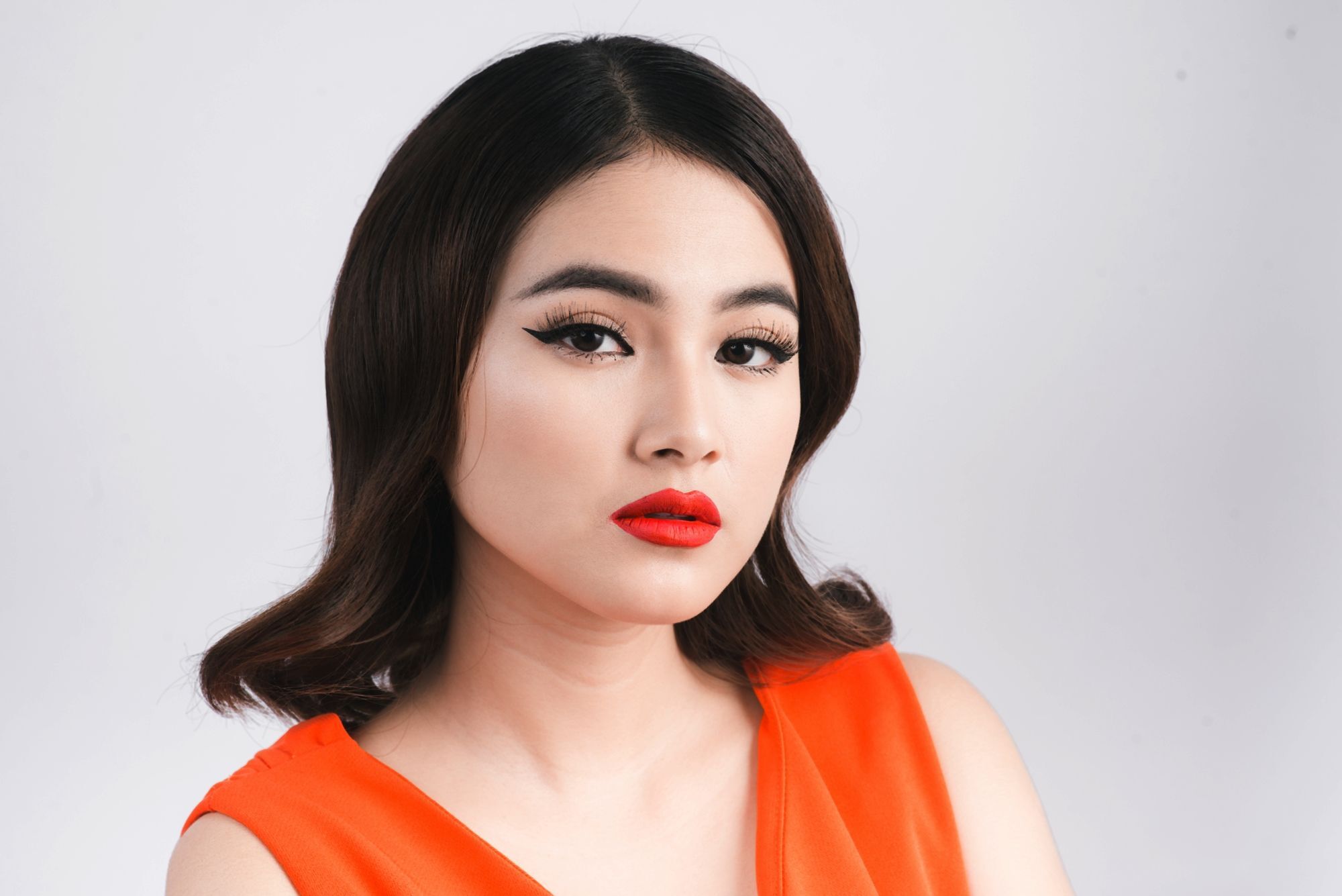 ทรงผมวินเทจสำหรับสาวผมยาวประบ่า (Credit: Shutter Stock)