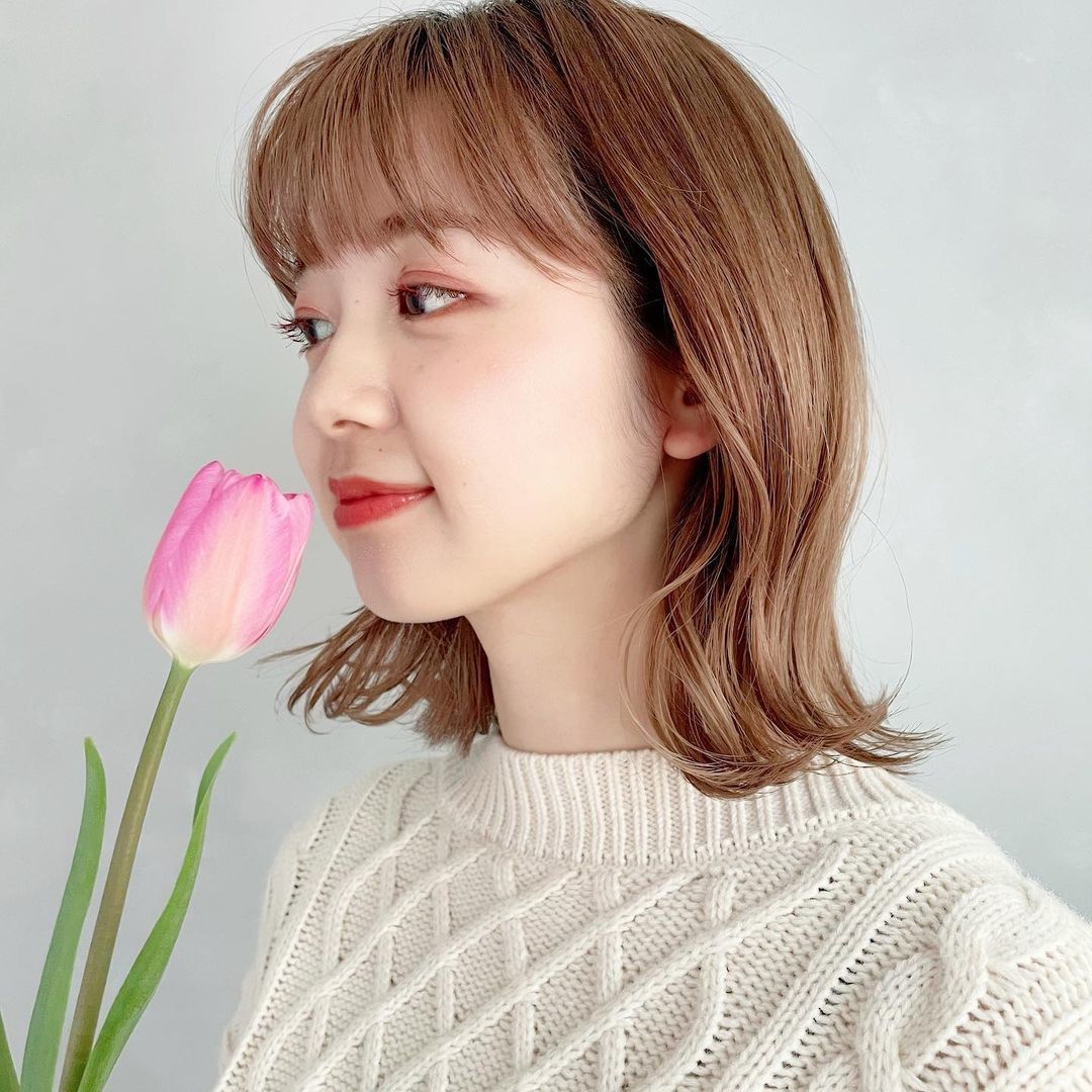 ผู้หญิงเอเชีย ตัดผมบ๊อบสั้น ทำผมสีน้ำตาล