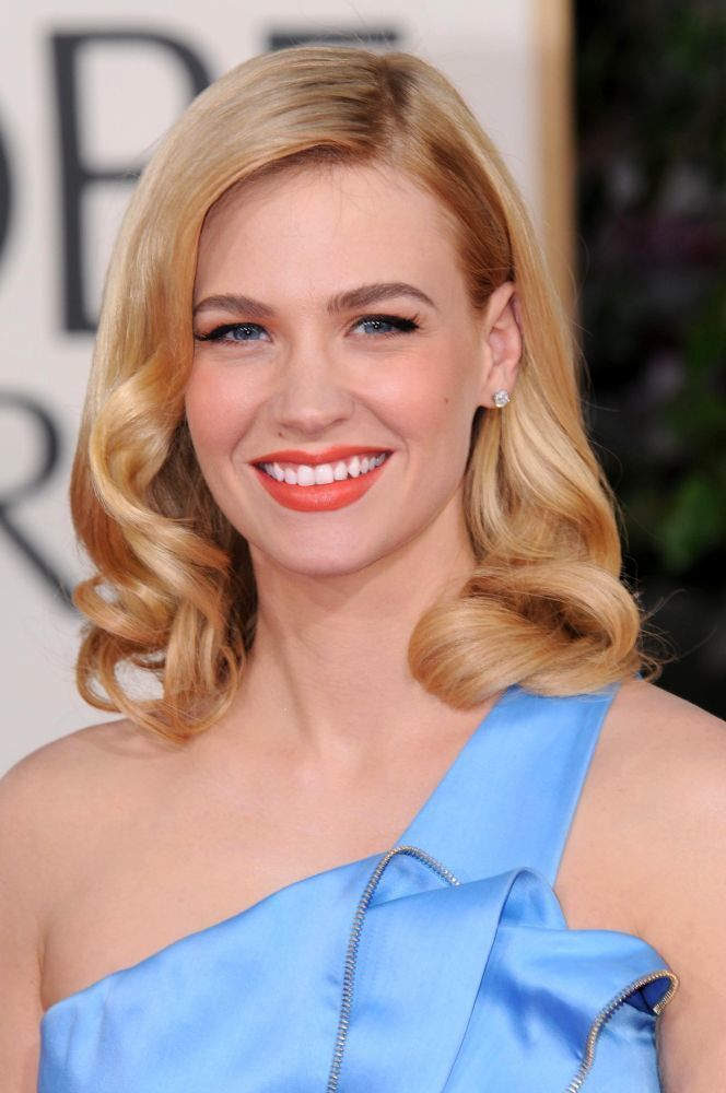 January Jones กับทรงผมประบ่า ผมสีทอง ดัดปลาย