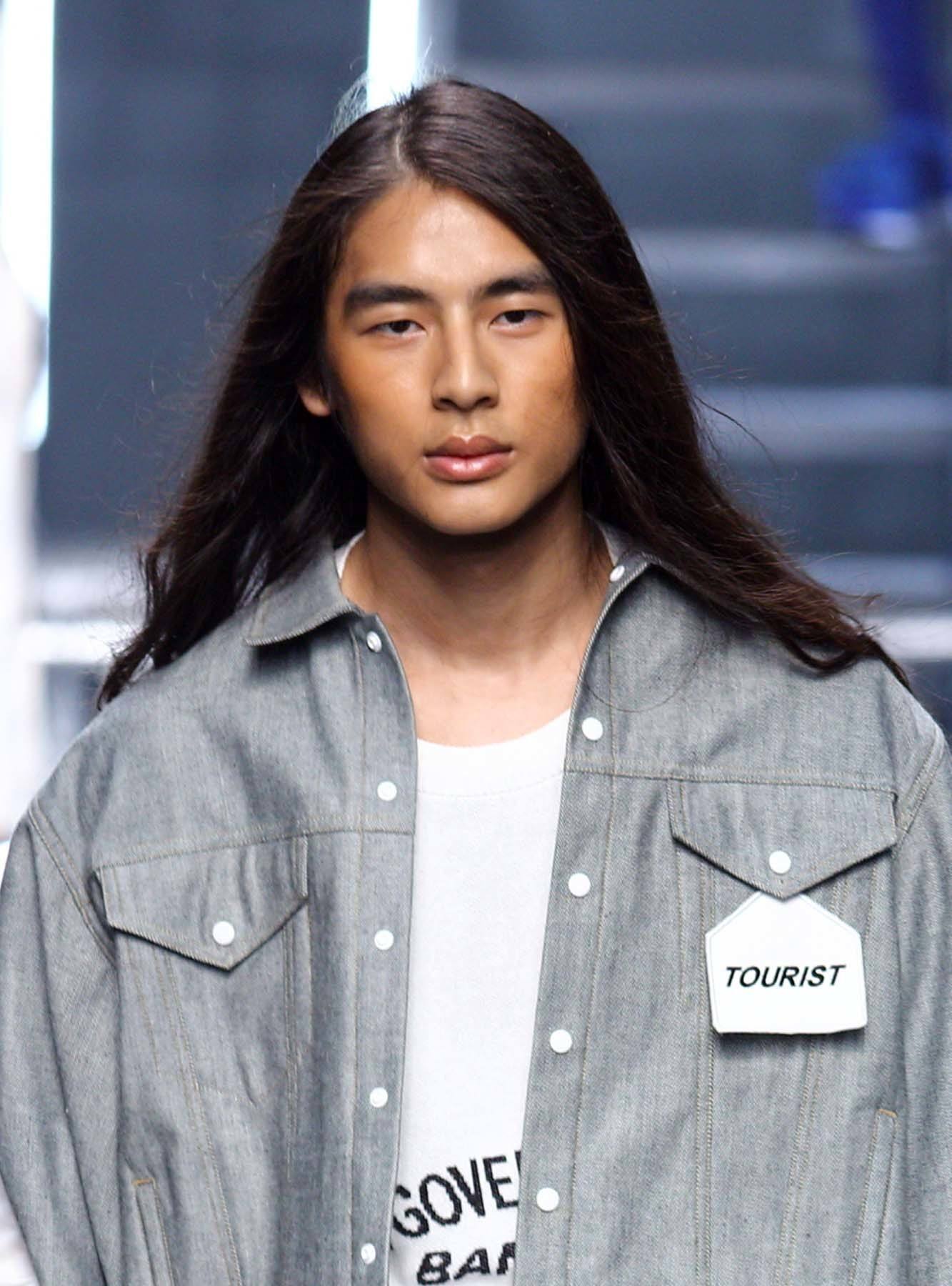 ผู้ชายผมยาว