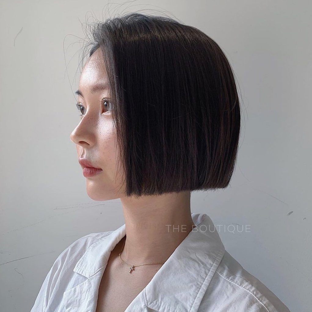ผู้หญิงเกาหลี หันข้าง ทรงผมblunt bob ตามเทรนด์ผมสั้น 