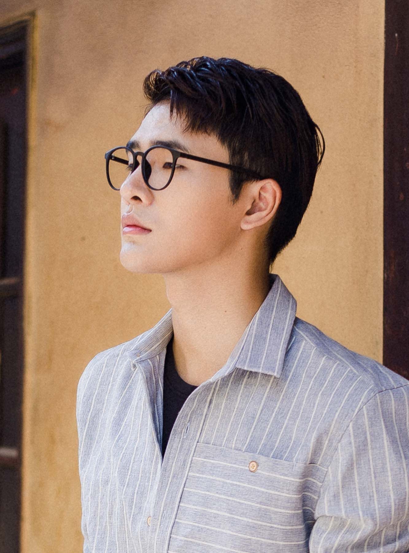 หนุ่มไอทีต้องผมสั้นที่เข้ากับแว่นสายตา (Credit: Rex by Shutterstock)