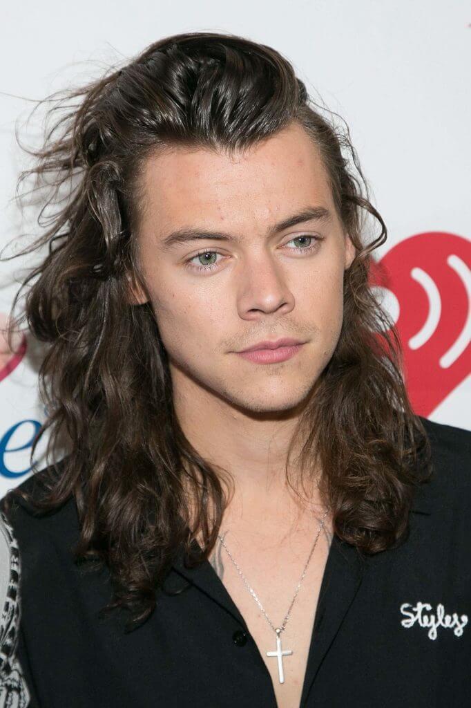 ผู้ชายผมยาว