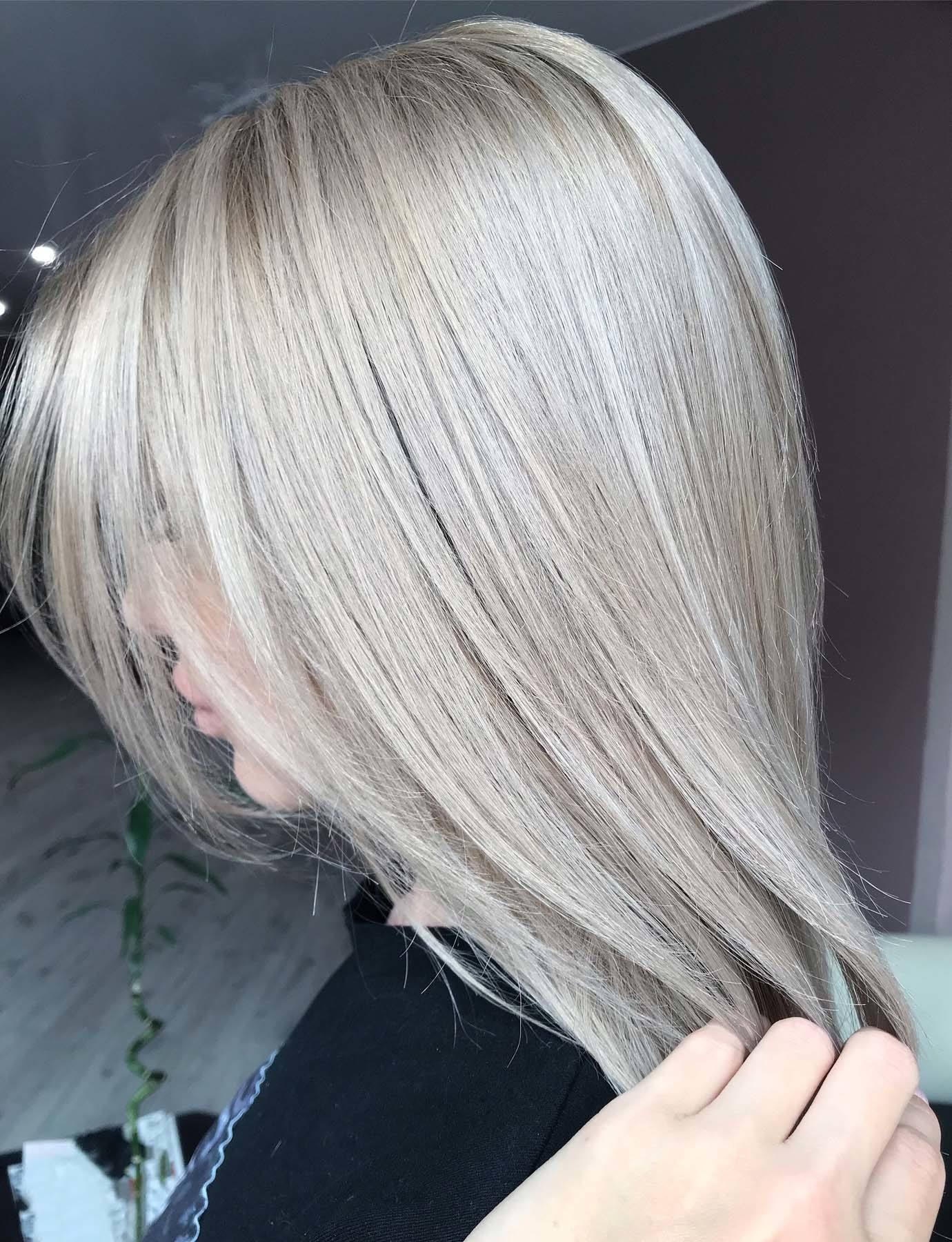 ผู้หญิง ผมยาว ฟอกสีผม กัดสีผม ผมสีเทา