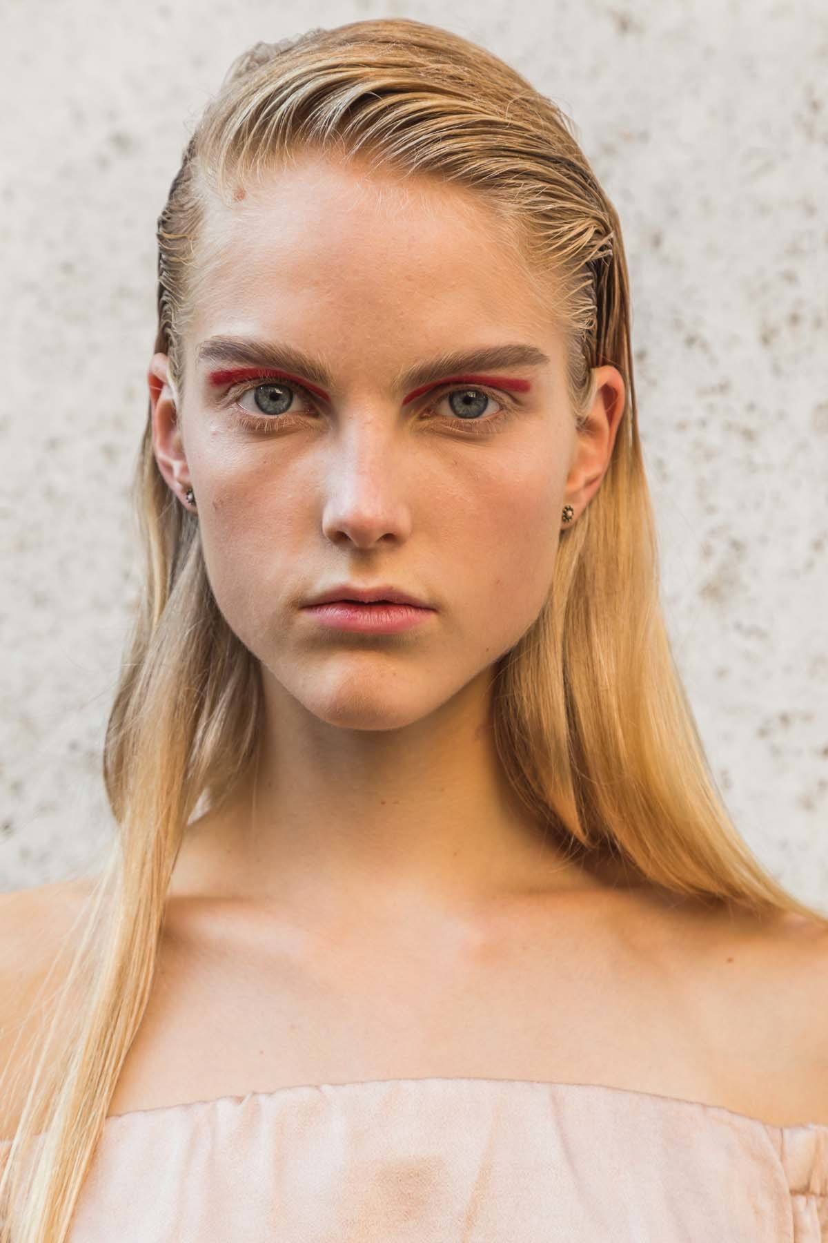 ผมแสกข้างลึก ๆ (Credit: Rex by Shutterstock)