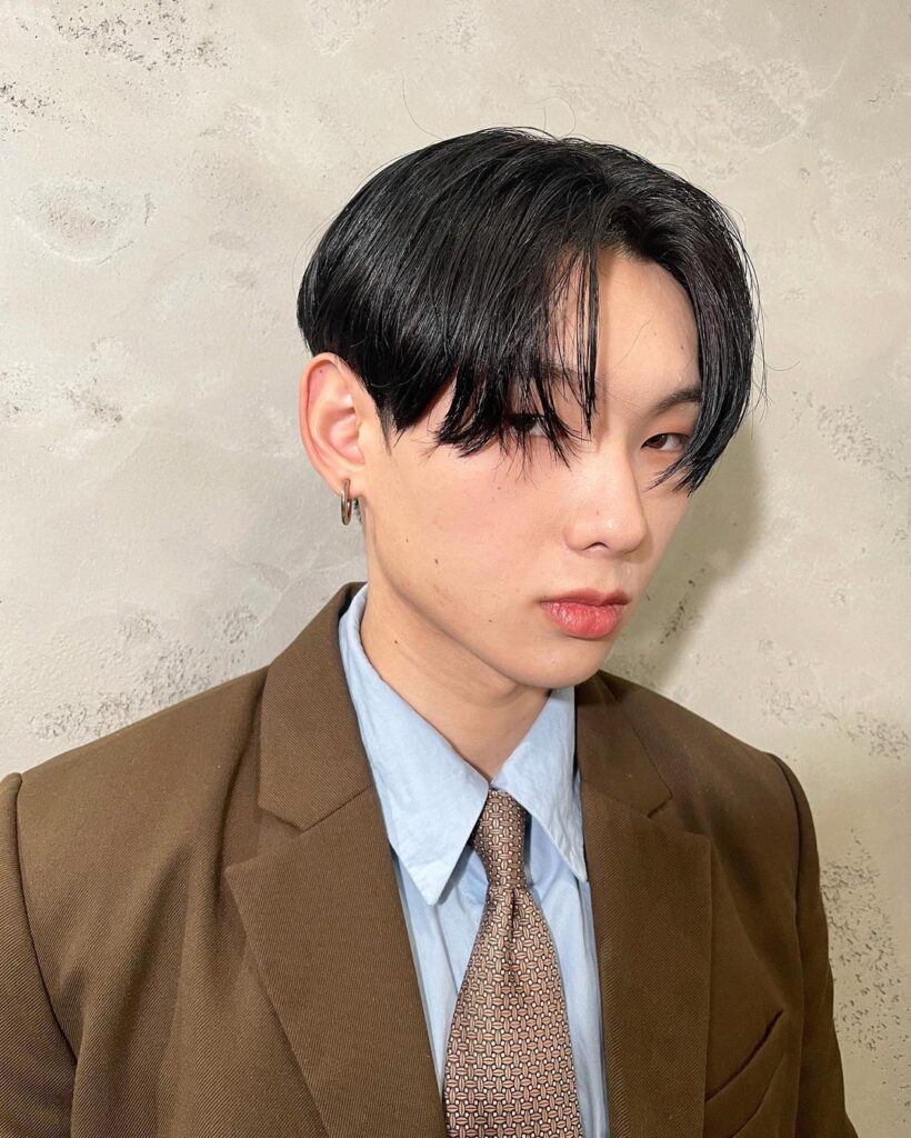 ผมทูบล็อคแสกกลางทรงโค้ง