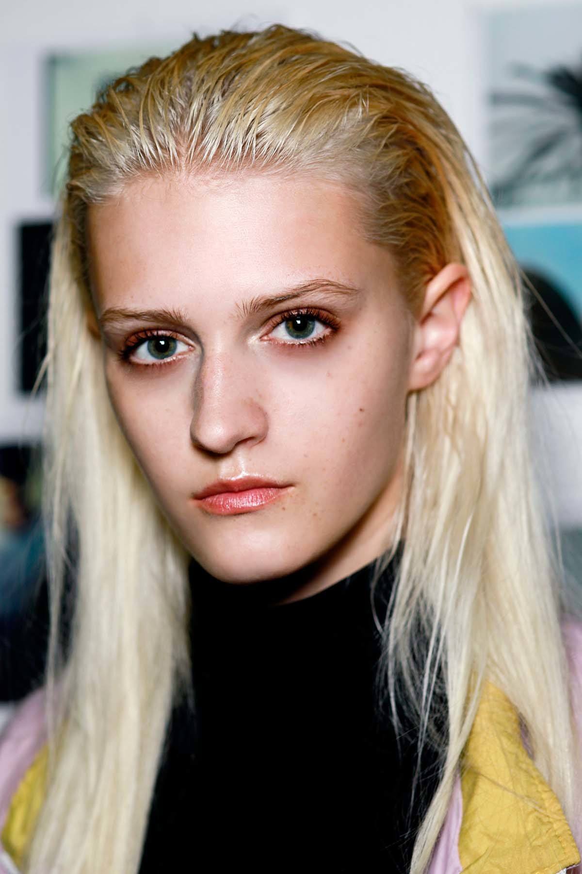 ผมเสยเปียกด้วยเจล  (Credit: Rex by Shutterstock)