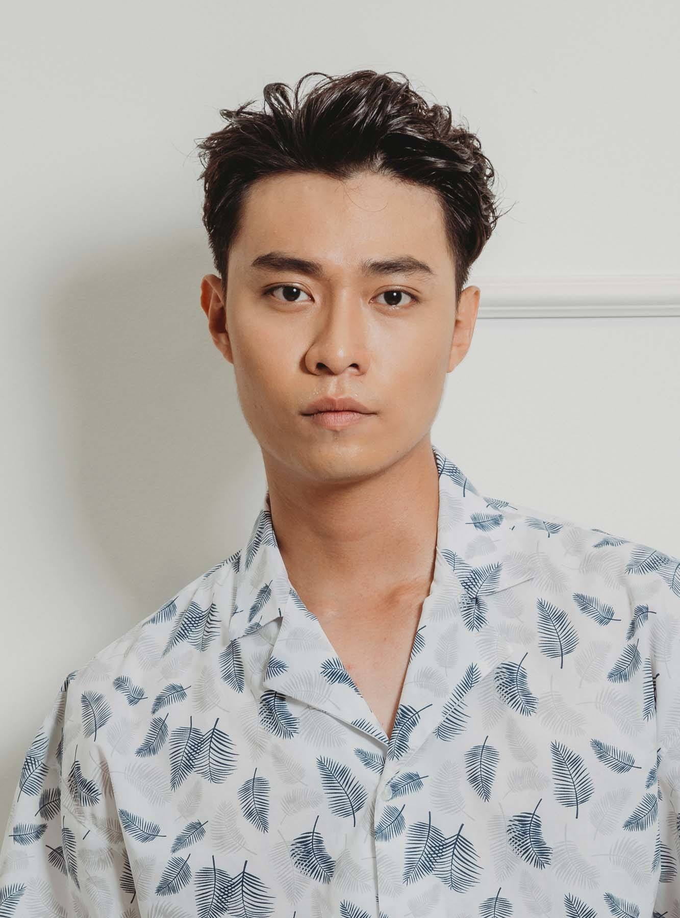 หนุ่มนิเทศน์ไม่พลาดทรงผมตามเทรนด์แฟชั่นที่มาใหม่ (Credit: Rex by Shutterstock)