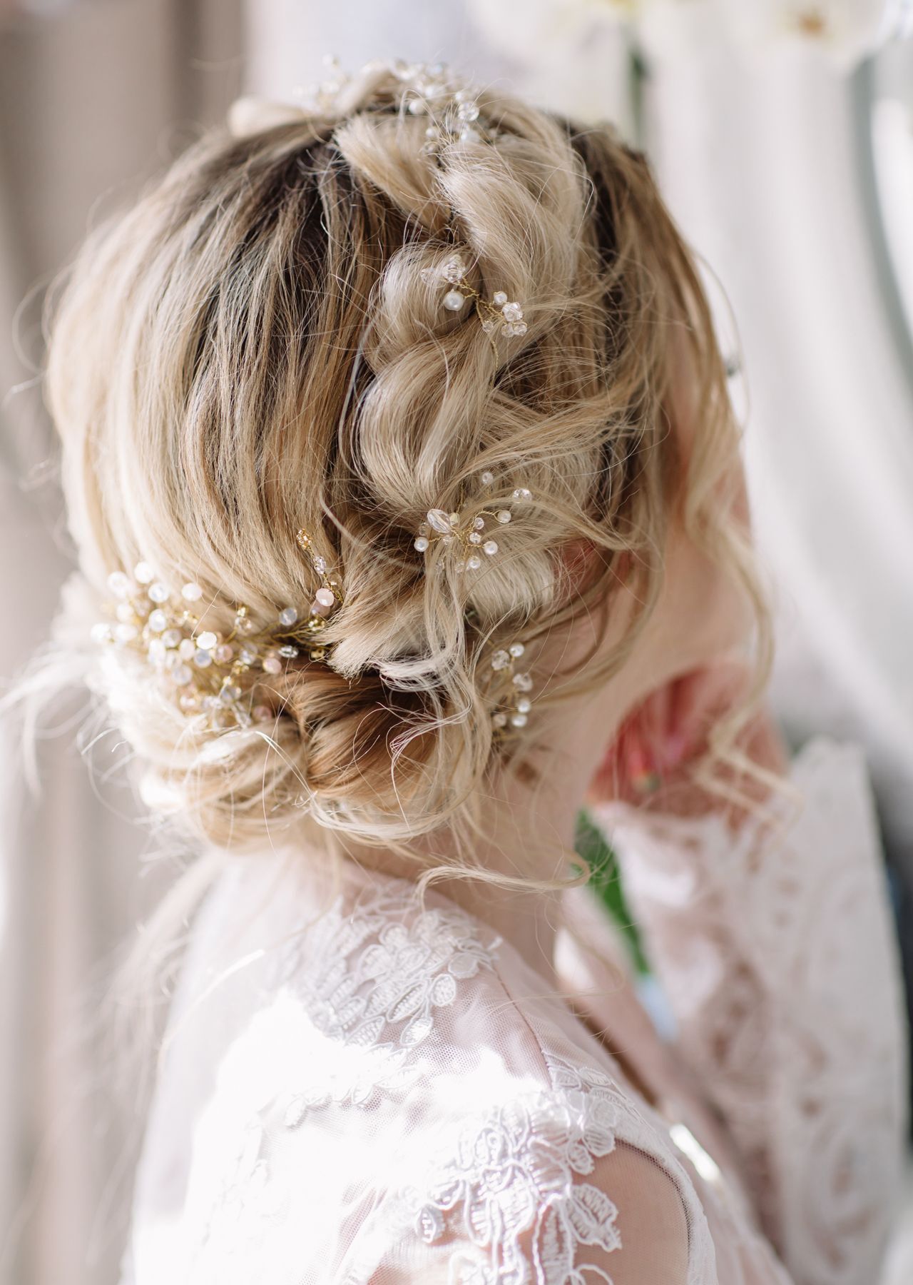 ทรงผมเจ้าสาวแบบเกล้าเปีย (Credit: Rex by Shutterstock)