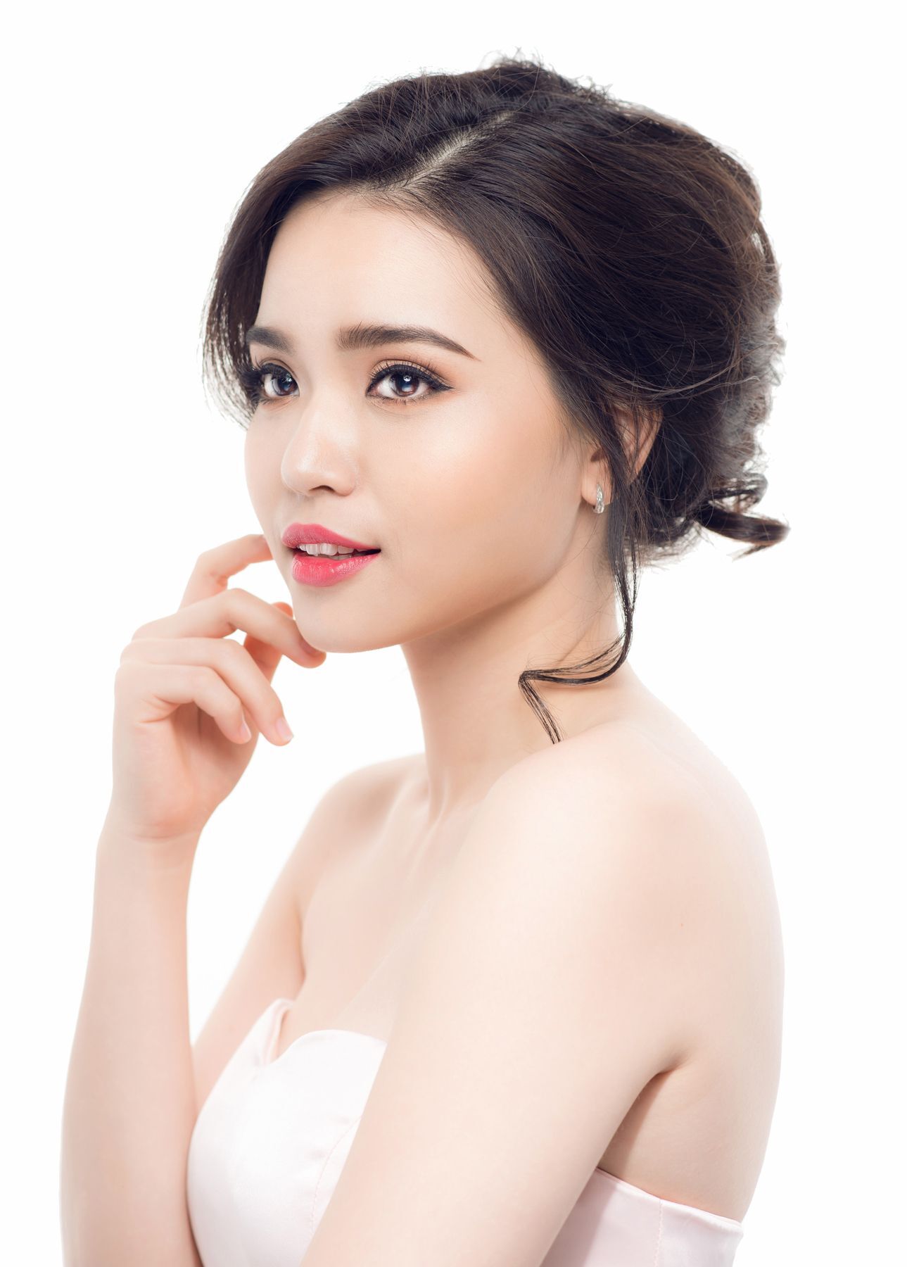 ทรงผมที่ทำให้หน้าเรียว (Credit: Rex by Shutterstock)