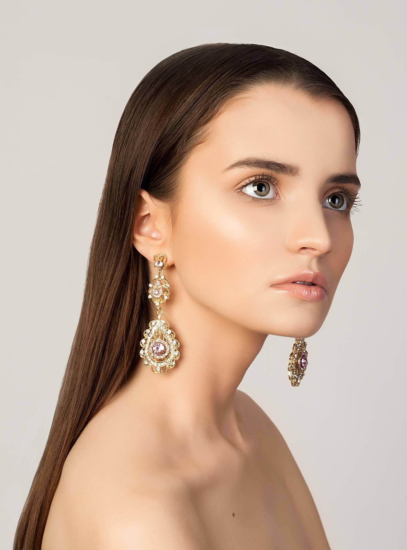 รีดผมตรง 
(Credit: Rex by Shutterstock)