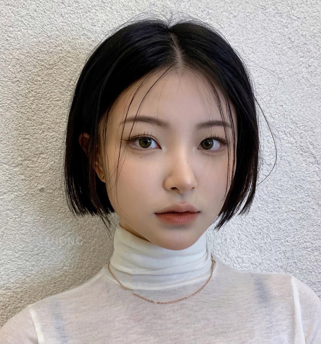 ผู้หญิงเกาหลีตัดผมสั้น ผมสีเข้ม ตาม เทรนด์ ผมสั้น 2022