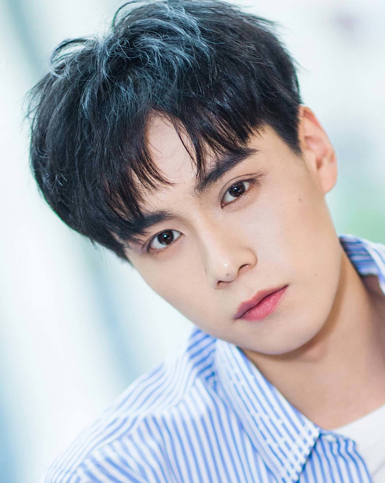 ทรงผมชายแนวเกาหลีต้องมีหน้าม้า (Credit: Rex by Shutterstock)