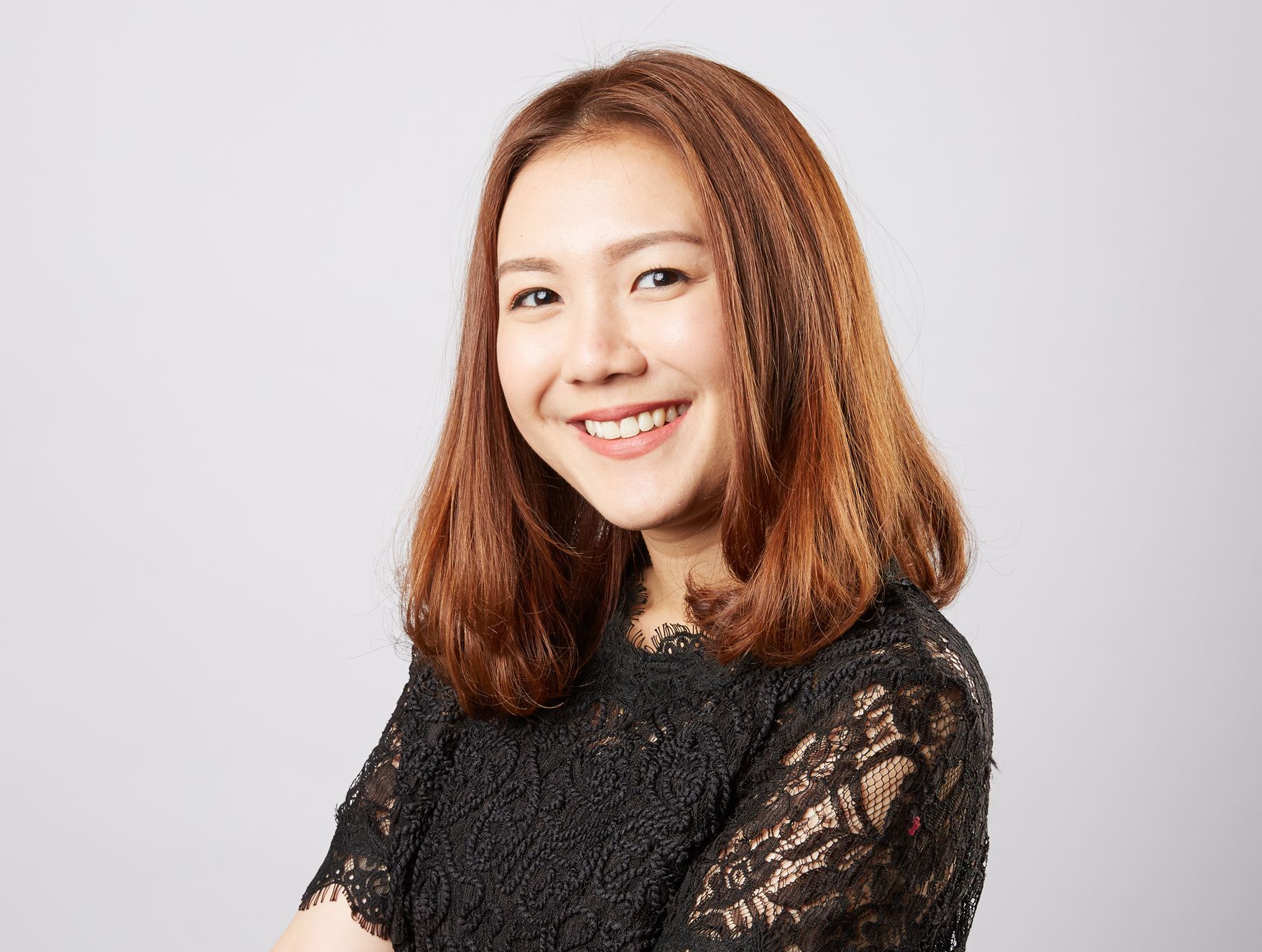 ผมสั้นประบ่าดัดปลายงุ้ม (Credit: Unilever Thailand)