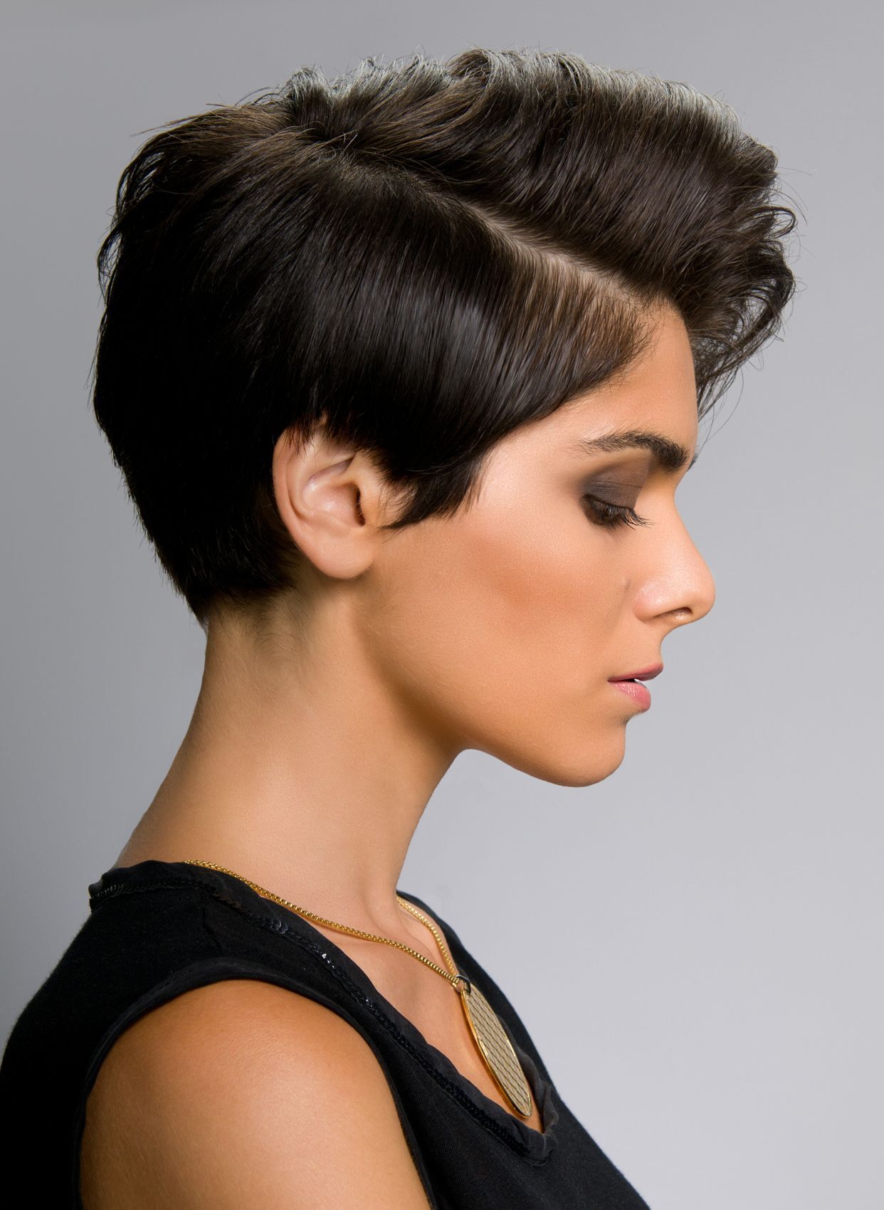 ไอเดียทรงผมสั้นแบบต่างๆ พร้อมเคล็ดลับการเลือกทรงผมสั้นสำหรับสาวหน้ารูปไข่