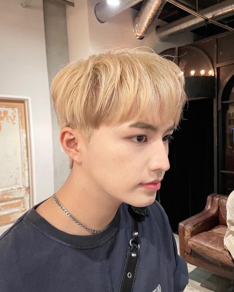 ทูบล็อคผมโบลว์คัททำสีบลอนด์