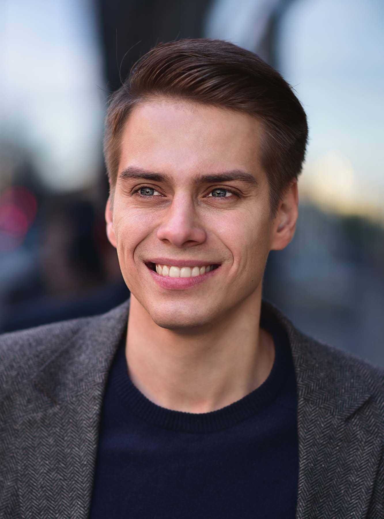 หน้ารูปไข่จะทำทรงอะไรก็ได้ตามใจชอบ (Credit: Rex by Shutterstock)