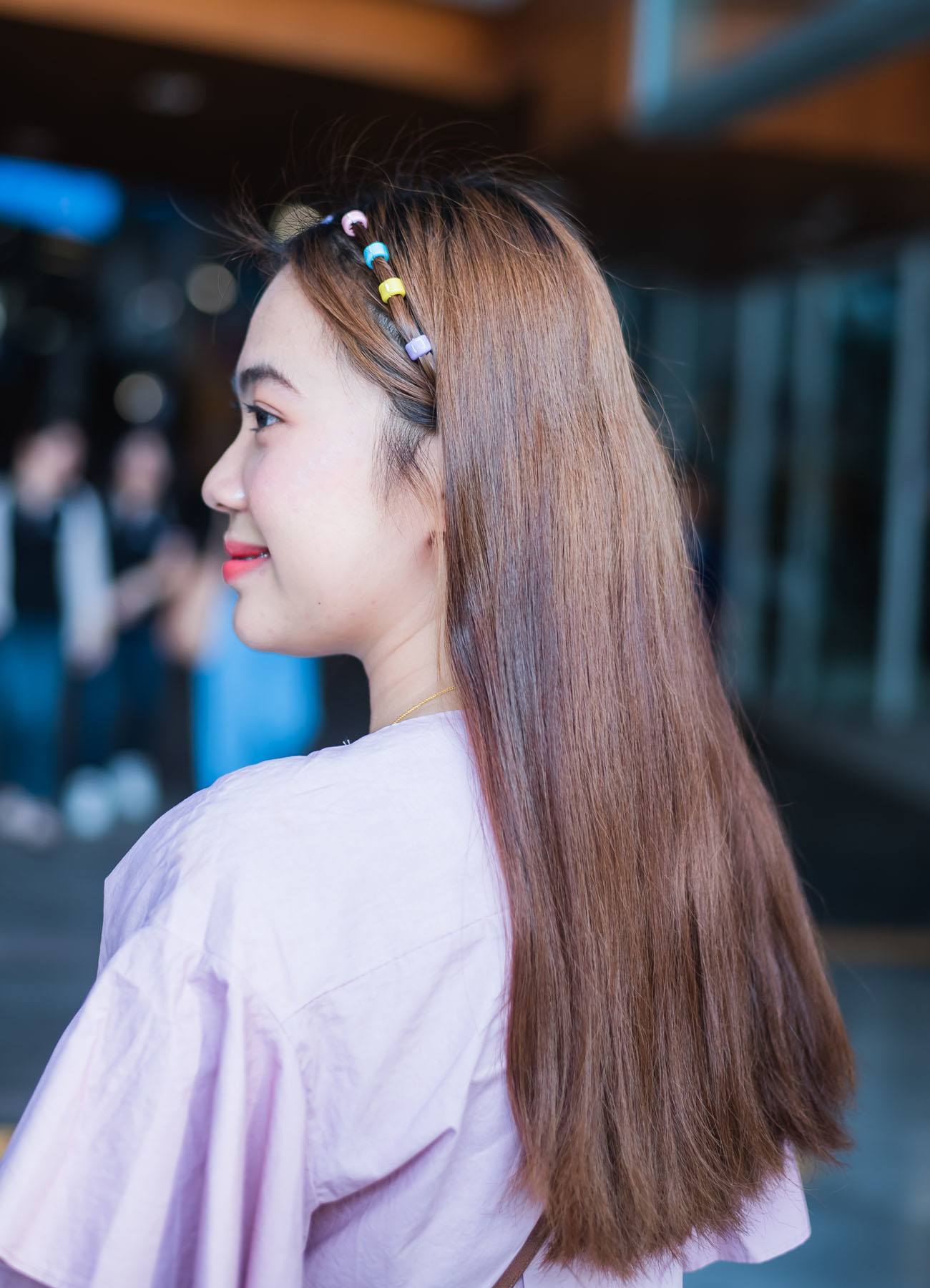 ติดกิ๊บลูกปัดสีพาสเทลน่ารักๆ (Credit: Panadda Suwanjundee)