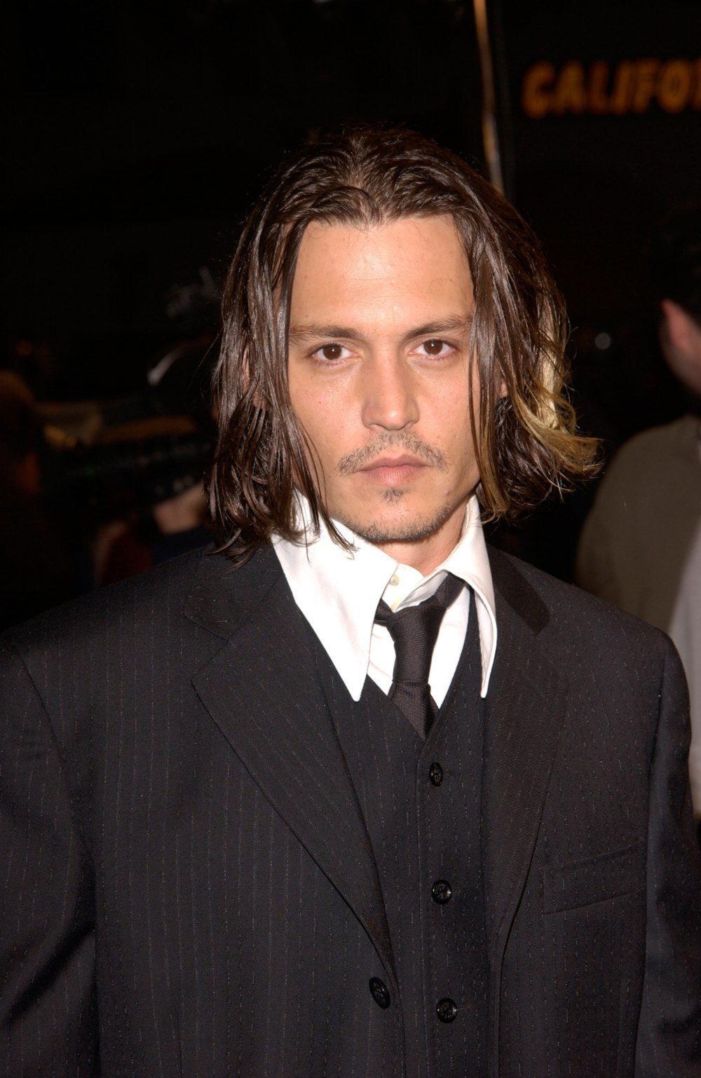 ทรงผมยาวเท่ๆ ช่วยพรางรูปหน้า (Credit: Shutterstock)