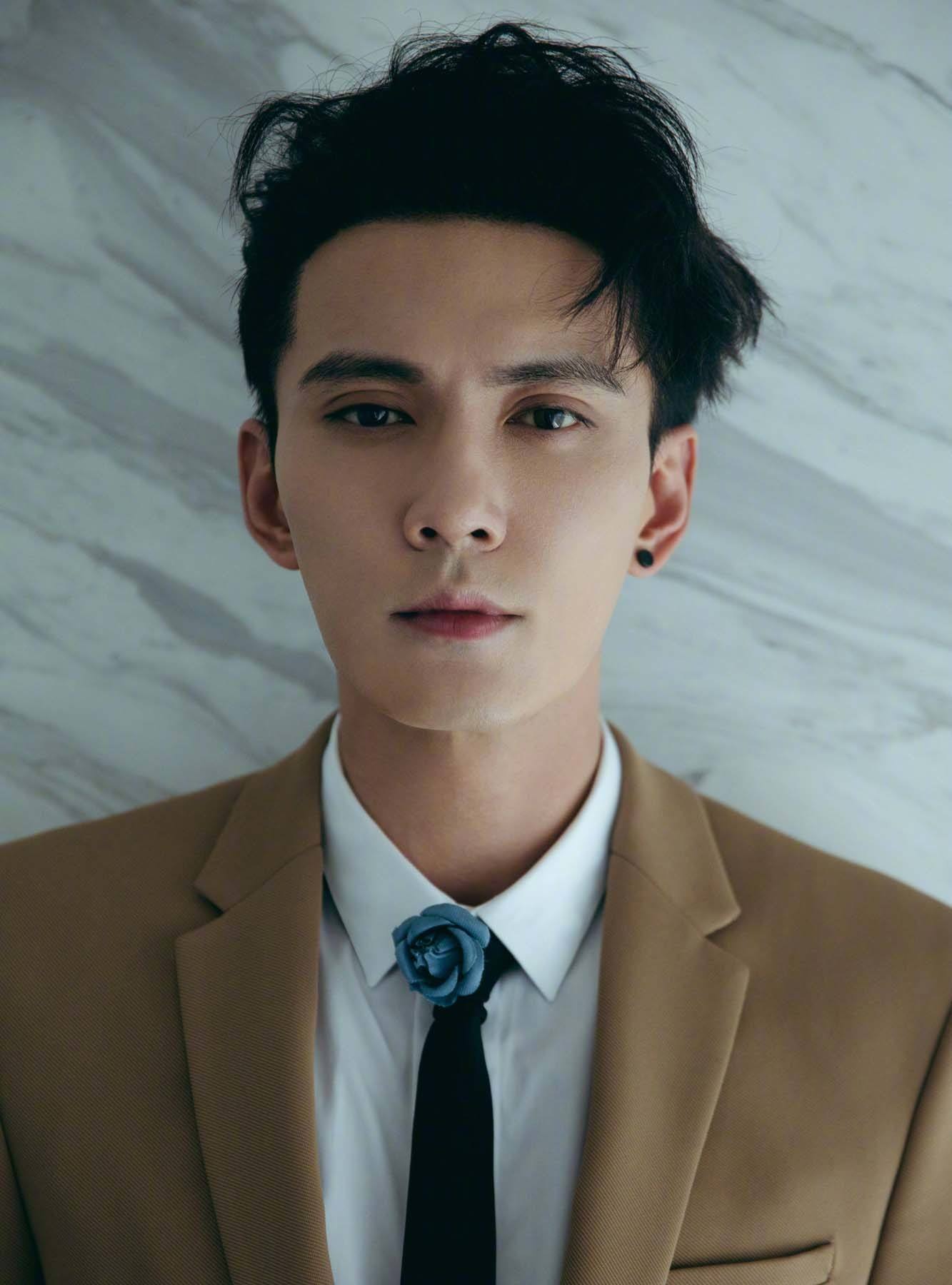 ผมปัดเป๋ แสกข้างแบบ swag (Credit: Rex by Shutterstock)