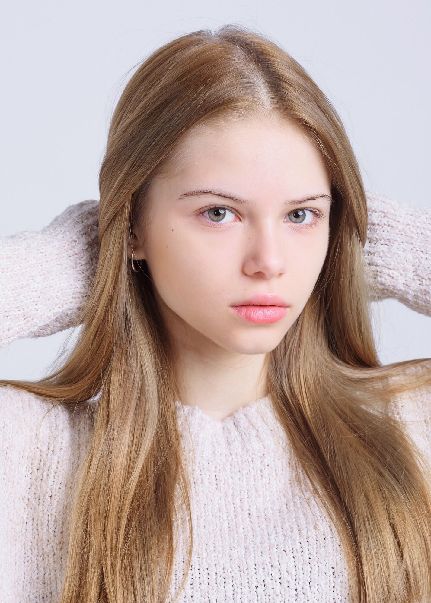 ผมสี Bambi Browm มาแล้ว ยังช่วยให้เปลี่ยนสไตล์ได้หลายลุคมากๆ (Credit: Rex by Shutterstock)