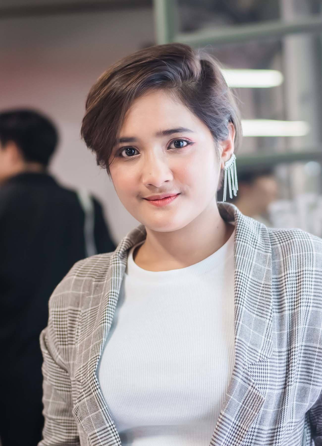 ทรงผมสั้น พิกซี่คัท หน้าม้ายาวปัดข้าง @Kanyanat_ (Credit: Panadda Suwanjundee)