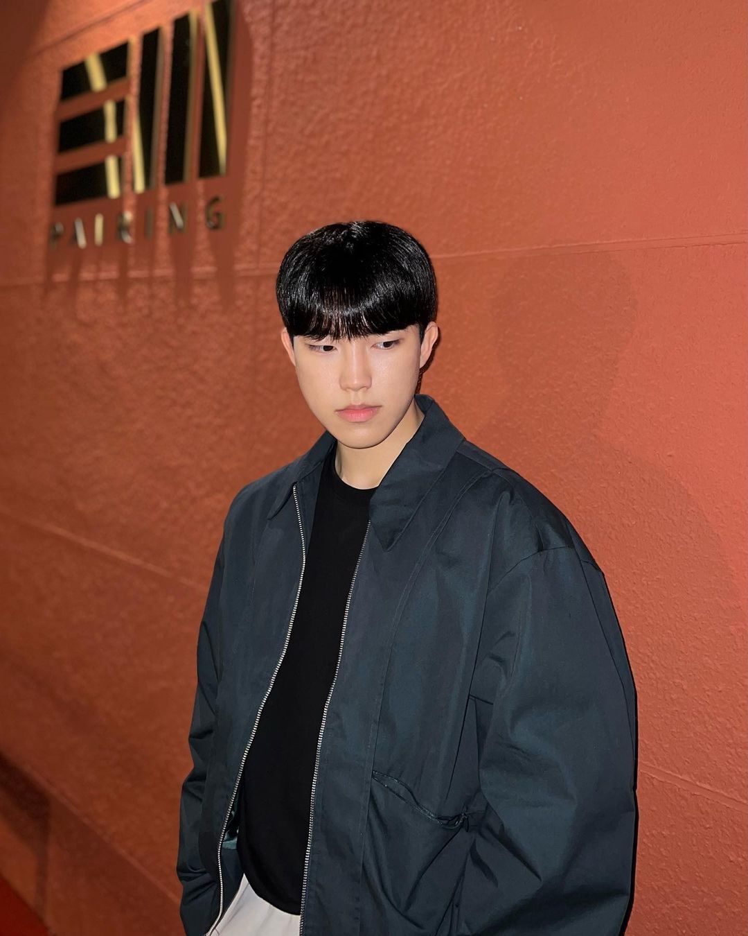 ทรงผมโบว์คัต ช่วยพรางช่วงหน้าผาก ทำให้หน้าดูสั้นลง (Credit: instagram/@se__hyuk)