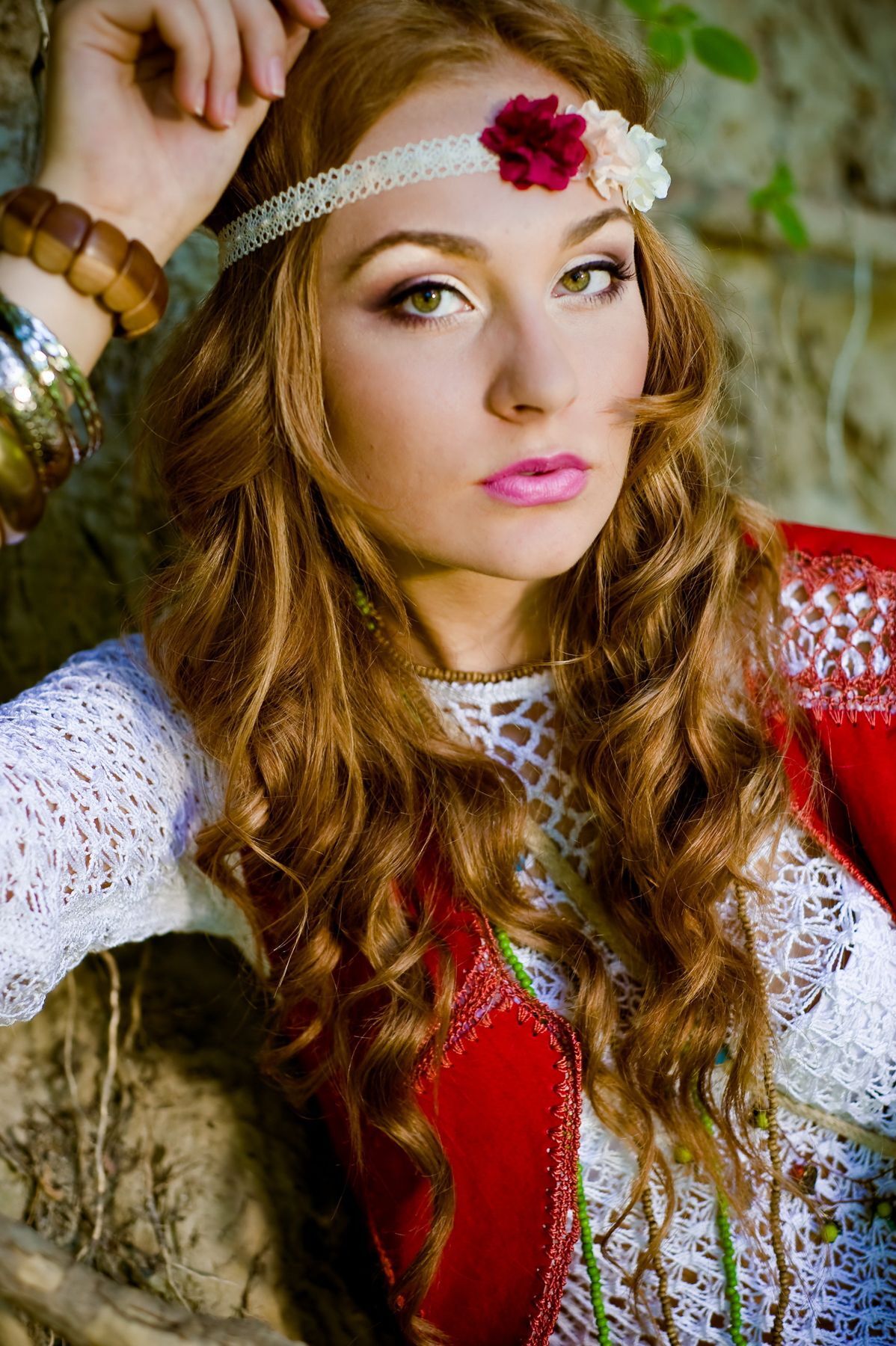 ทรงผมฮิปปี้ในลุคหญิงสาวแนว Feminine  (Credit: Rex by Shutterstock)
