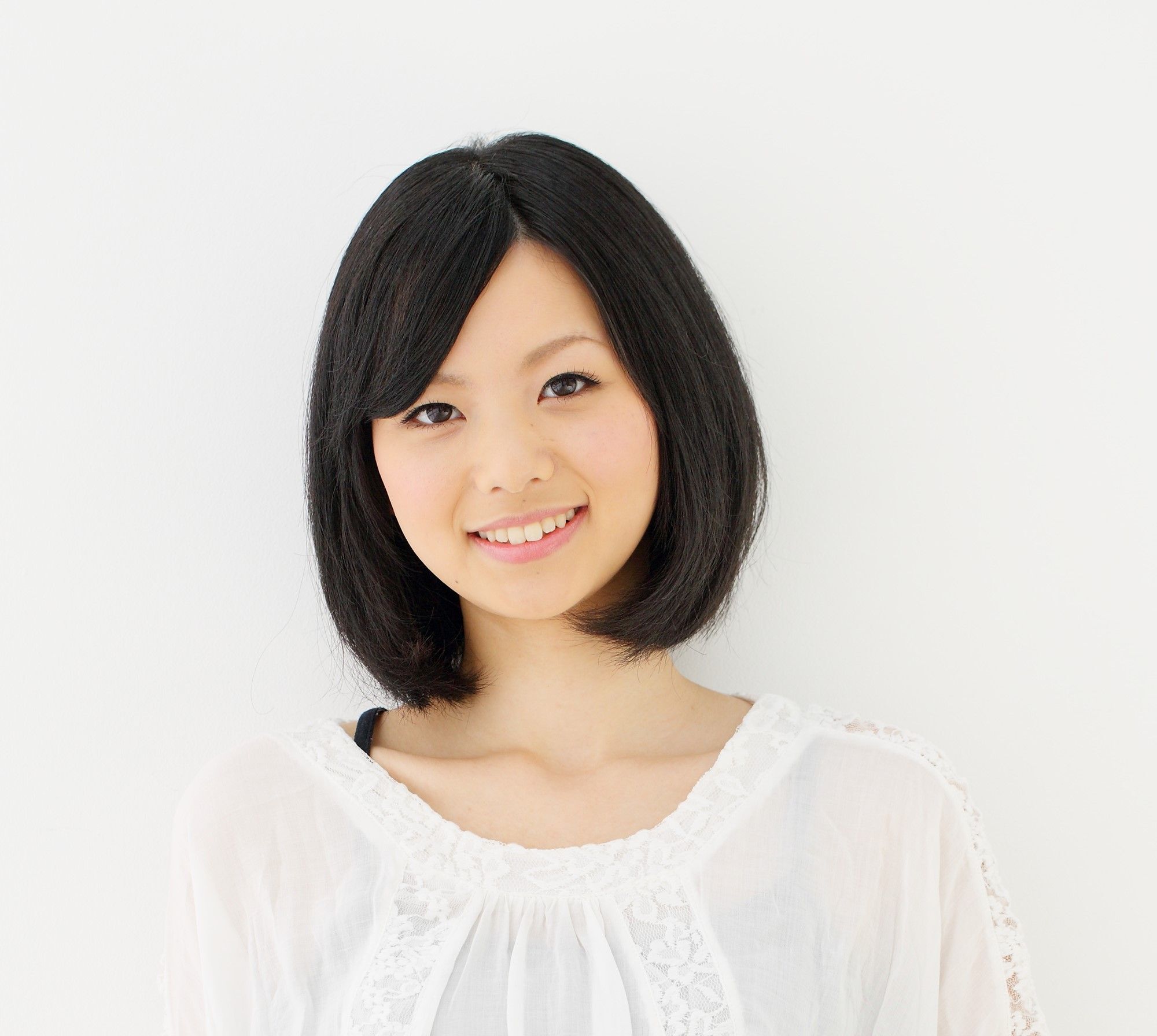 ผมสั้นหน้าม้าตรง (Credit: shutterstock)