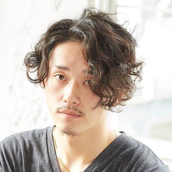 ผู้ชายเอเชีย ผมสีดำ ตัดผมสั้น ทรงผมหนุ่มหน้ากลม