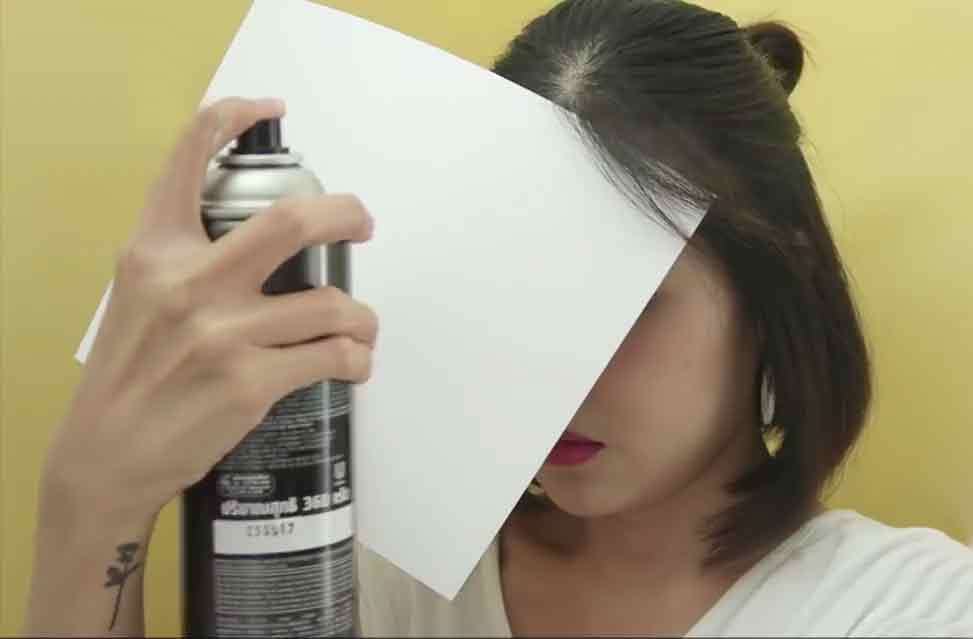 อินฟลูเอนเซอร์ไทย mynjimye สาธิตการใช้แฮร์สเปรย์ฉีดแต่งทรงผม