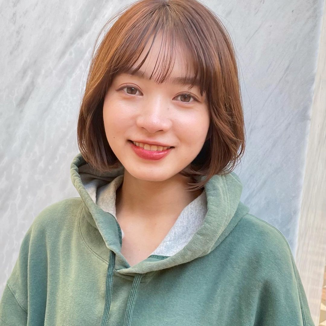 ผู้หญิงเอเชีย ตัดผมบ๊อบสั้น ทำผมสีน้ำตาล