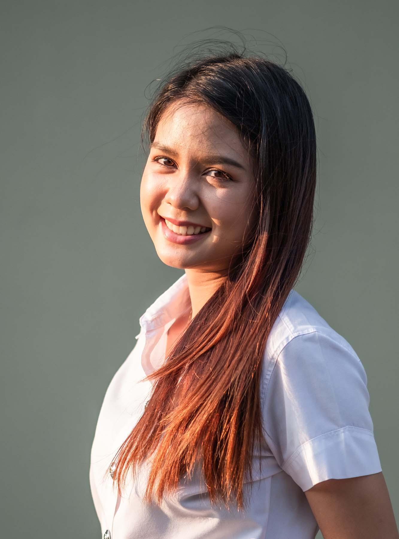 สีผมเงาสวยสะท้อนเล่นแสง (Credit: Yindee Phuttasirayakorn)