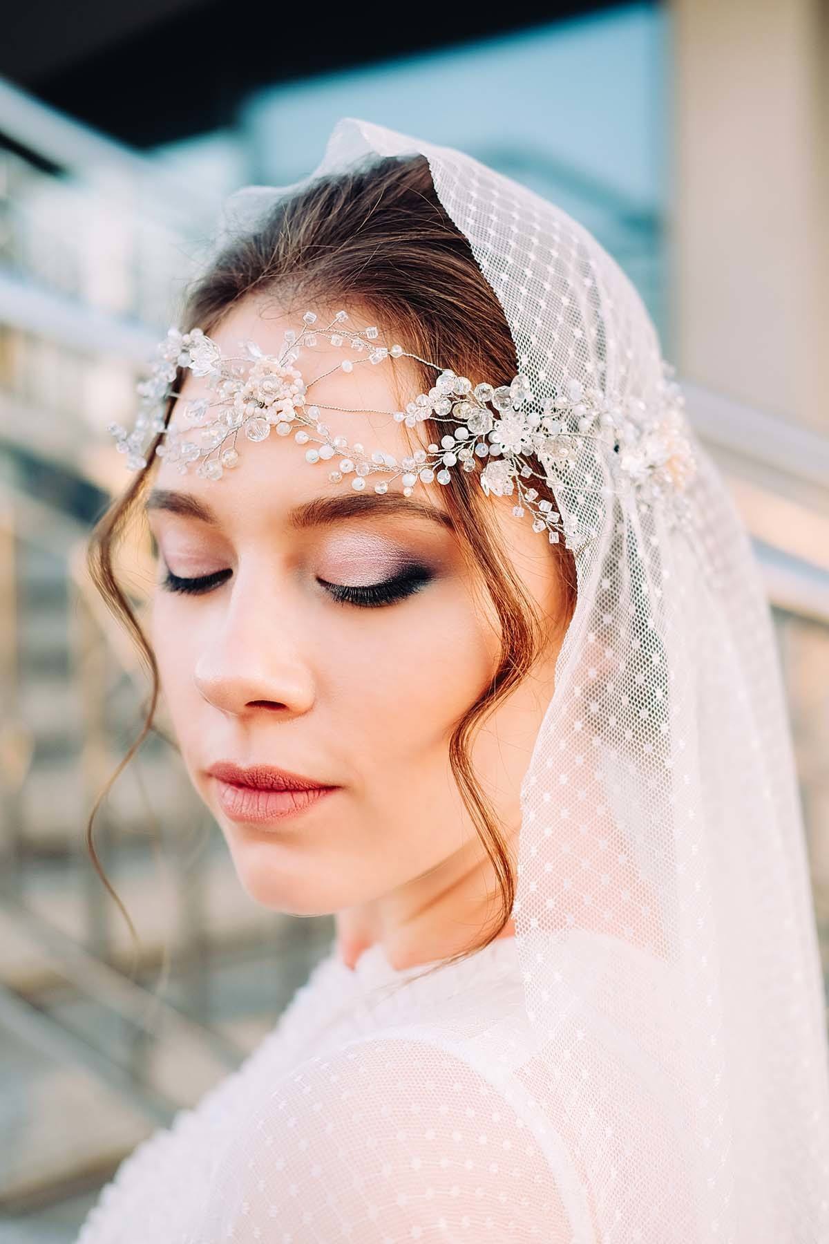 เวลและเครื่องประดับพรางหน้าผากกว้าง (Credit: Rex by Shutterstock)