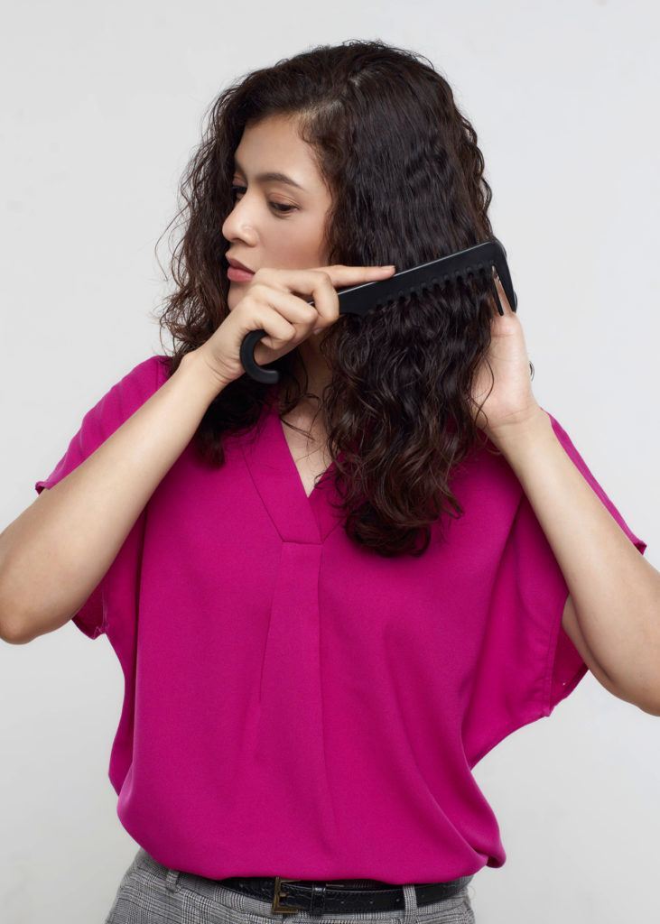 วิธีหวีผมหยิกยาว