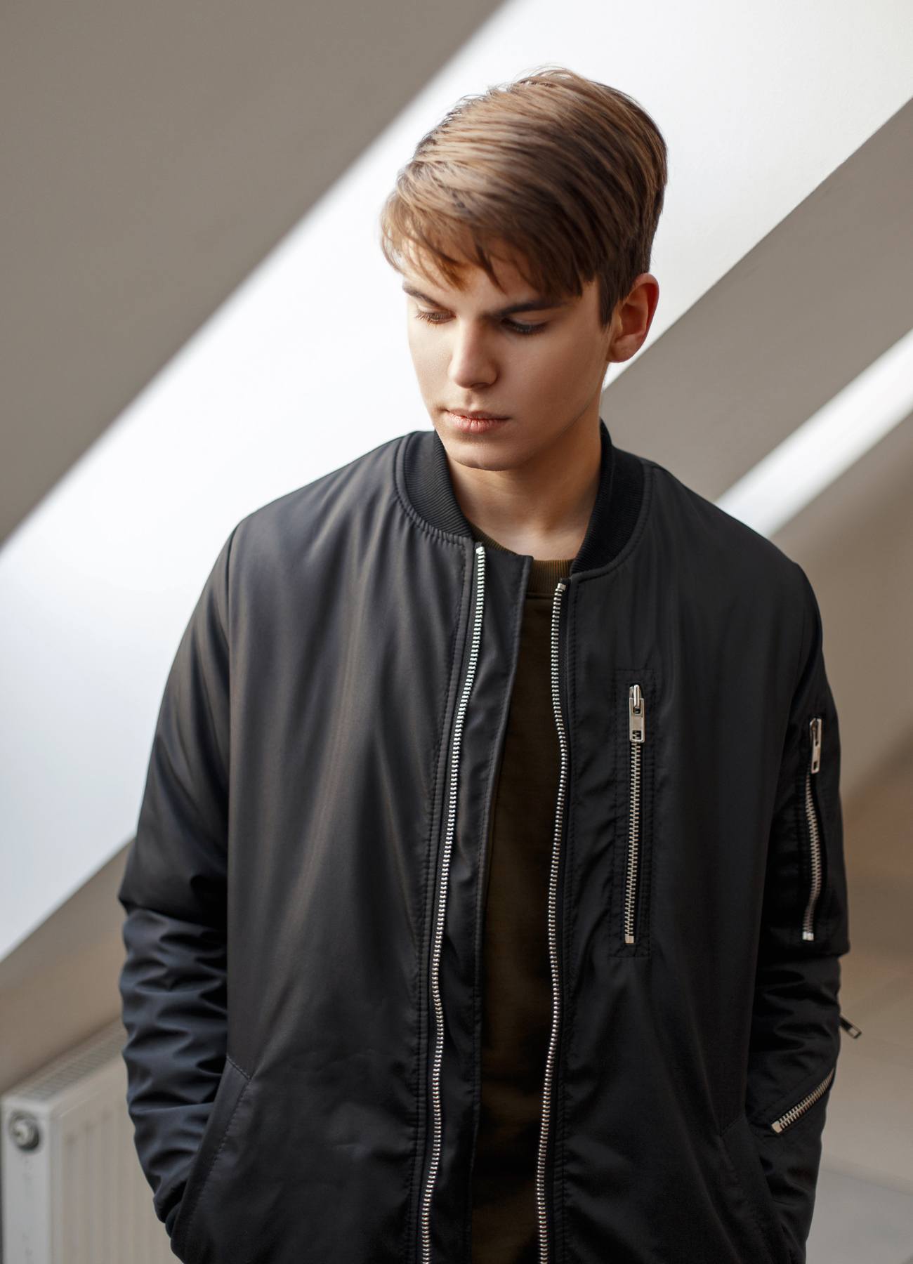 ทรงผมเปิดข้าง (Credit: Rex by Shutterstock)