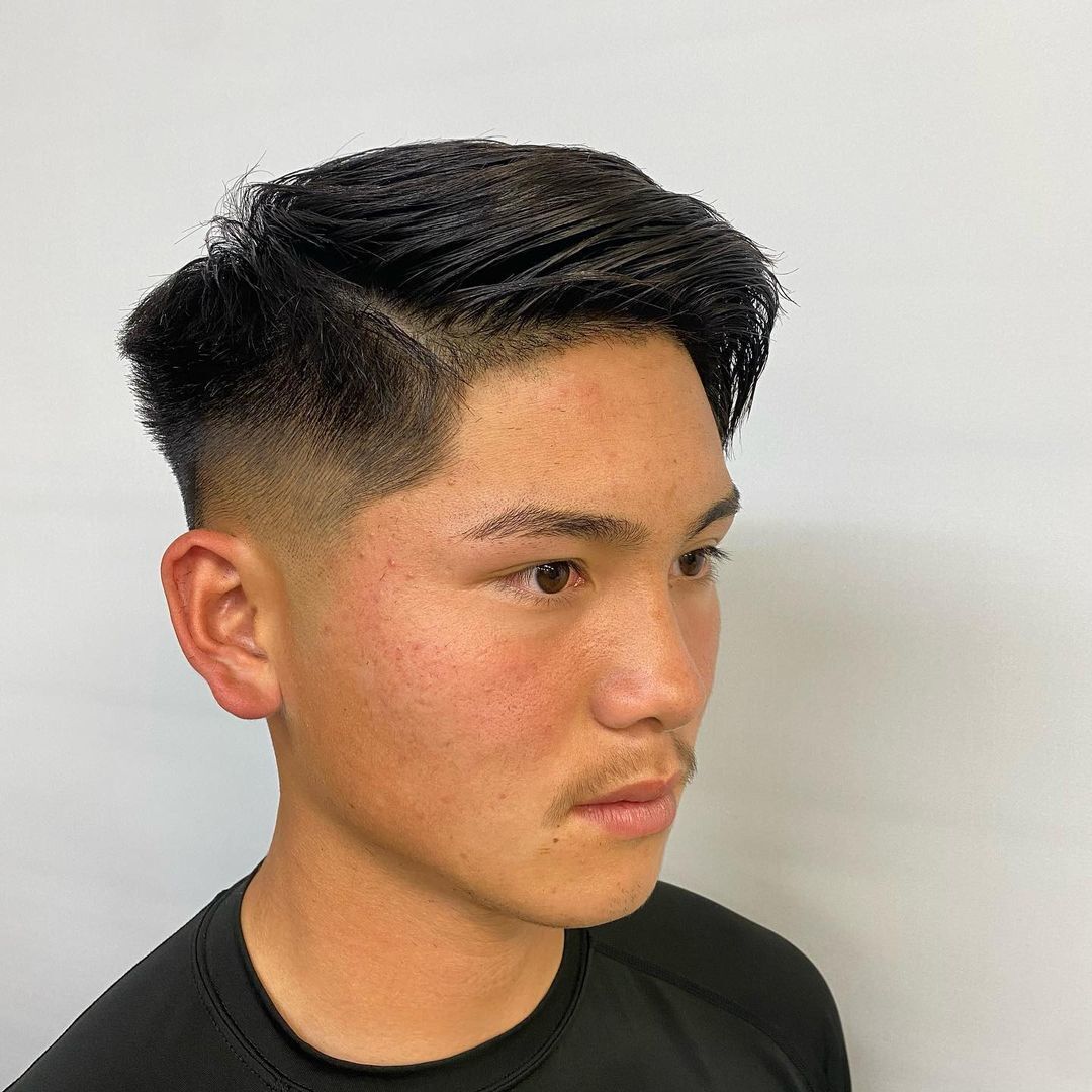 ทรงผมแสกข้าง (Credit: instagram/@bbt33___kaito)