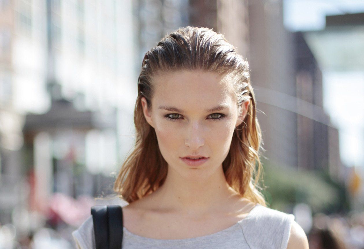 ทรงผมหวีเสยผู้หญิง