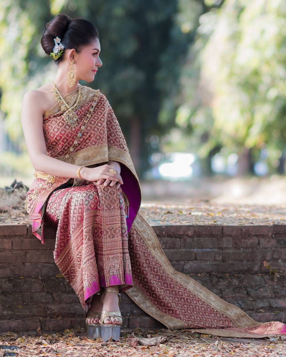 ทรงเกล้ามวยเต็มหัว  (เครดิต: shutterstock)