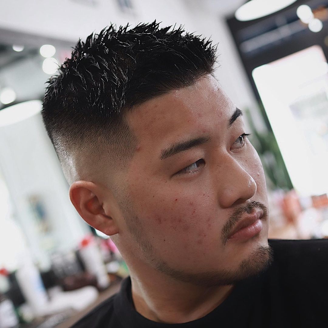 ผู้ชายเอเชีย ผมสีดำ ตัดผมสั้น ทรงผมหนุ่มหน้ากลม