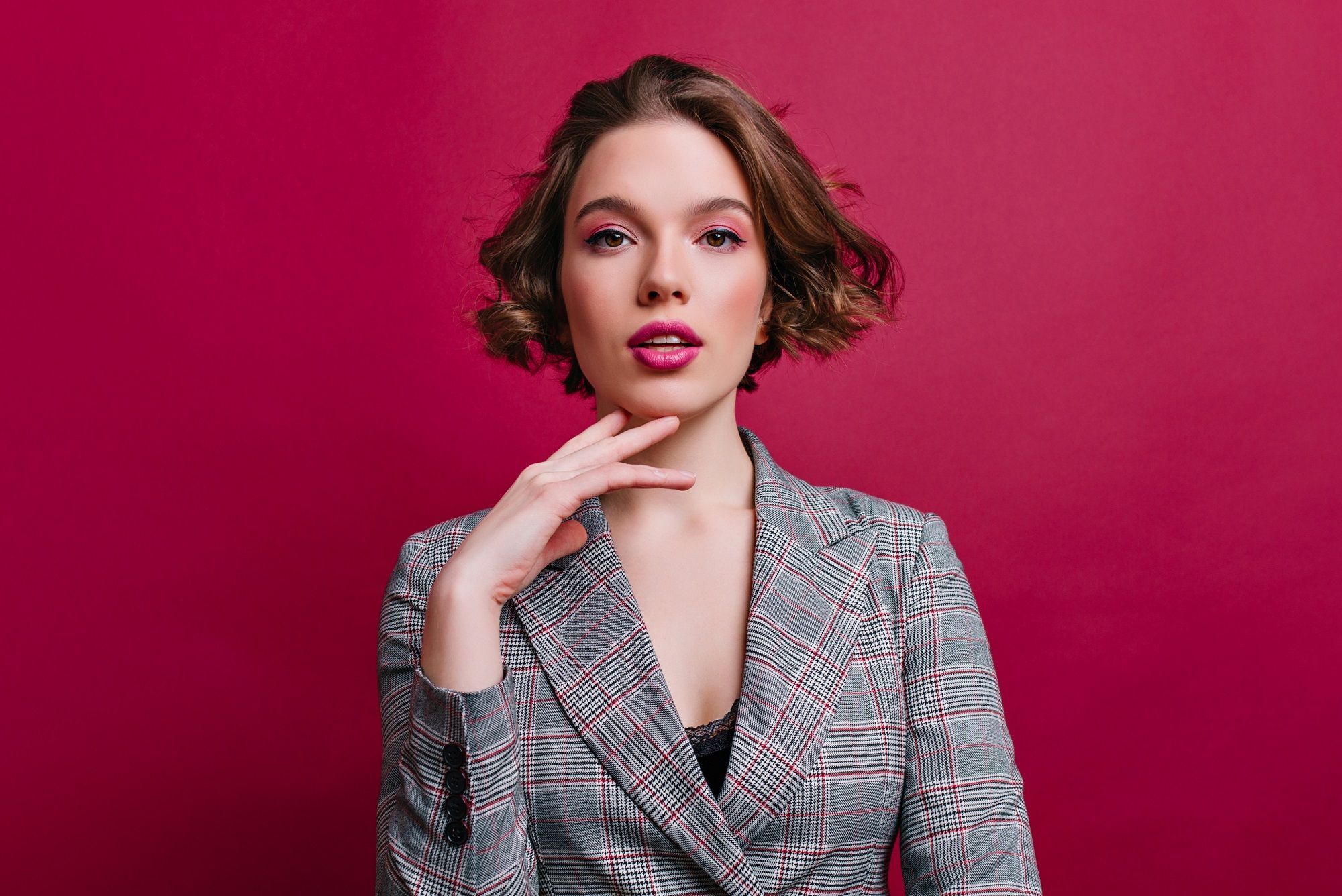 25 แบบผมดัดสั้น สวย เปรี้ยว เท่ น่ารัก มีทุกสไตล์ เอาใจสาวผมสั้นที่อยากเปลี่ยนลุค