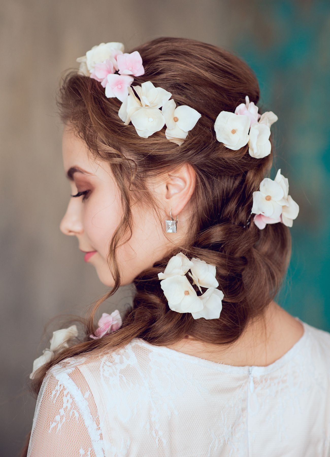 ทรงผมเจ้าสาวแบบเปียปีกผีเสื้อ (Credit: Rex by Shutterstock)