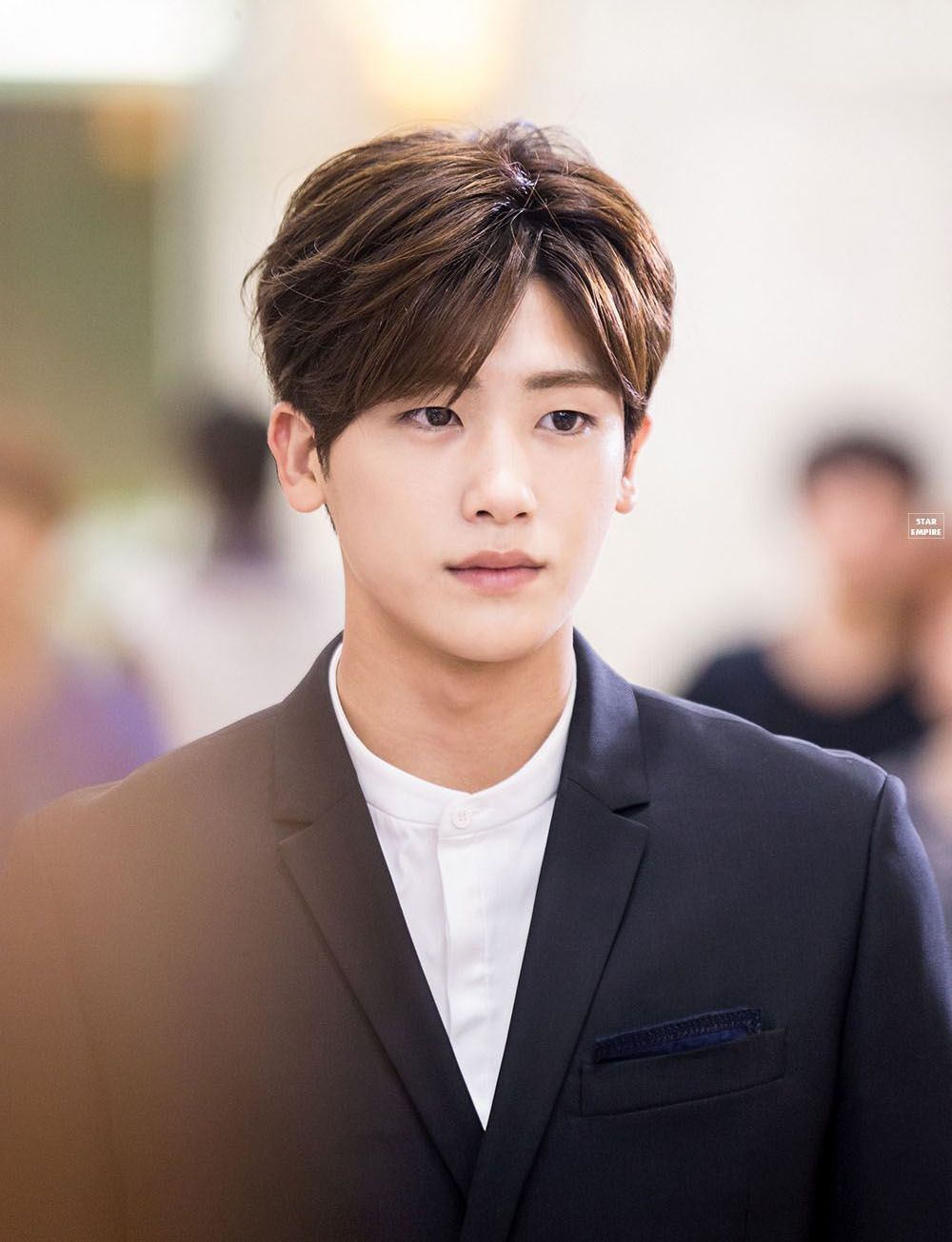 ทรงผมแสกกลาง