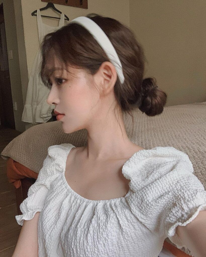 ผู้หญิงเอเชีย ไว้ผมยาวสีดำ ทำผมน่ารักๆ ทรงผมวาเลนไทน์