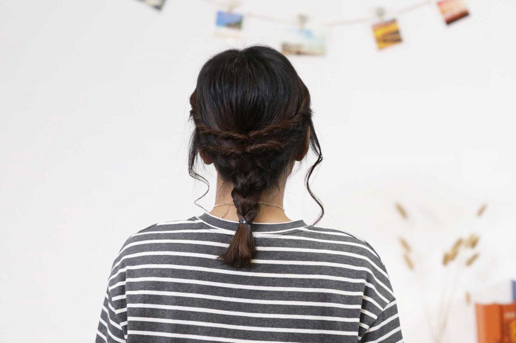 ผู้หญิงเอเชียผมยาวประบ่าสีดำ ผมประบ่าถักเปีย